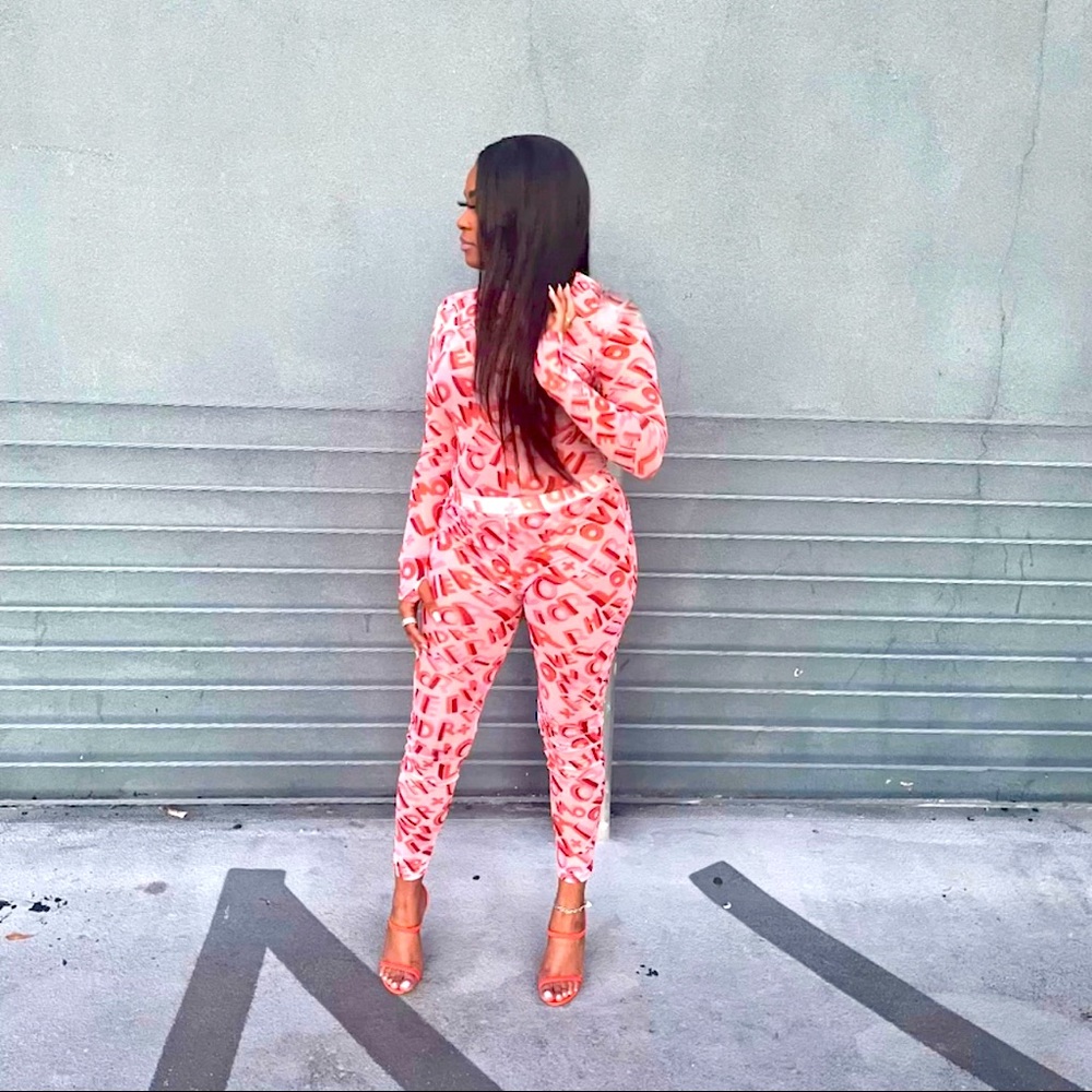 Two piece UNDR set